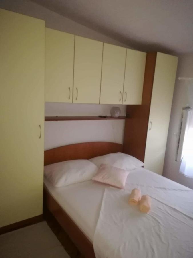 Apartment Krmpotic Vir Eksteriør bilde